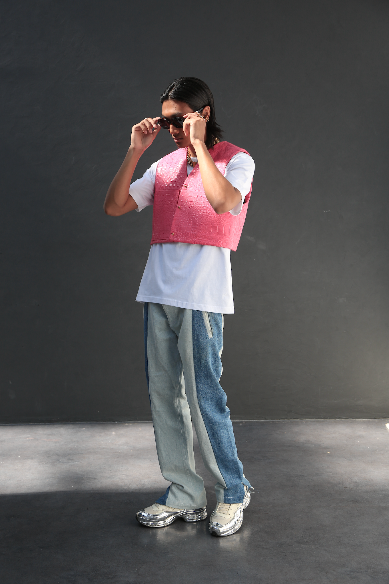 Gilet Charlie Rose de luxe oversize marque française france homme femme classique mixte unisexe de qualité bio haute couture prêt-à-porter streetwear vêtement textile de qualité épais sans manches avec pochette rembourré.